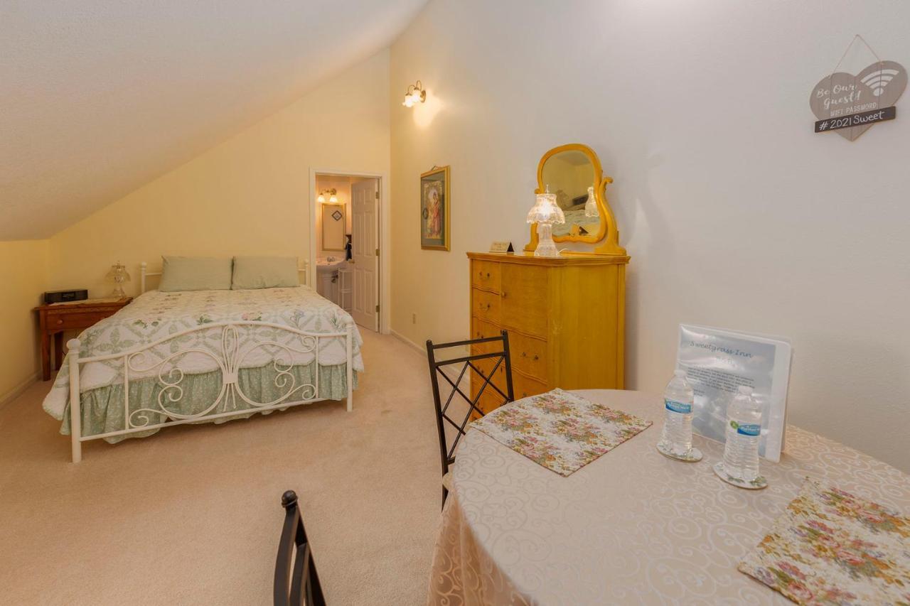 Sweetgrass Inn Bed & Breakfast مدينة رابيد المظهر الخارجي الصورة