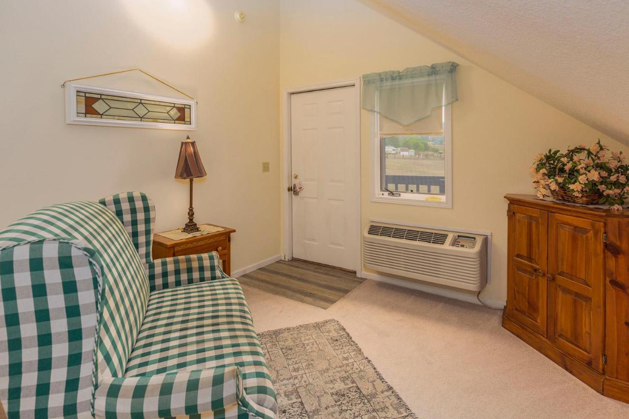 Sweetgrass Inn Bed & Breakfast مدينة رابيد المظهر الخارجي الصورة